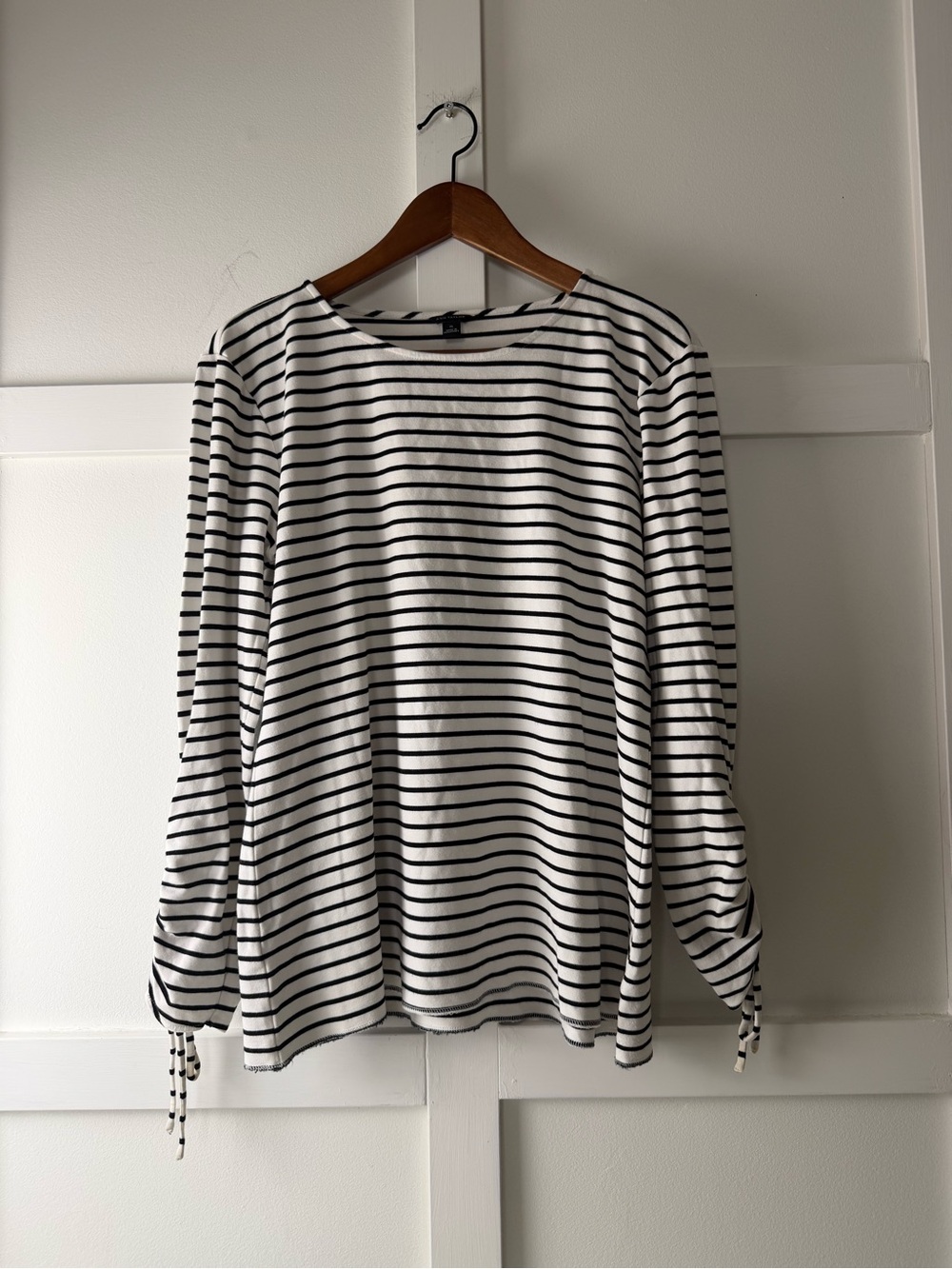 Ann Taylor Black & White Striped Long-Sleeve Boatneck Top